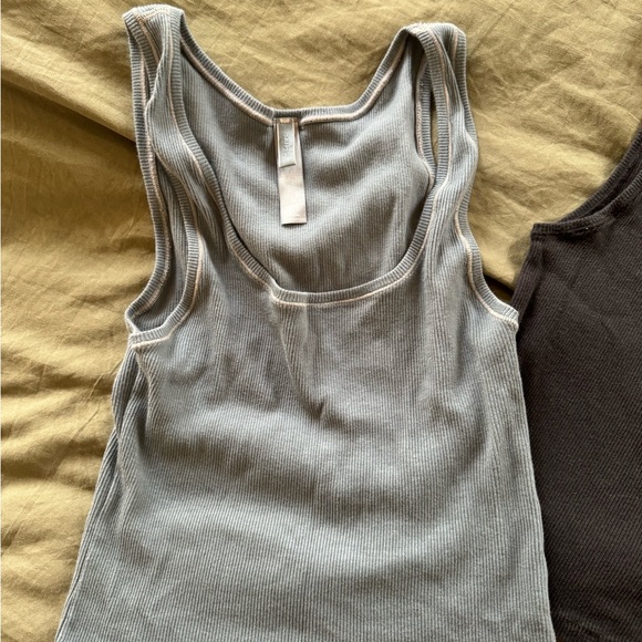 Skims Tank Tops - Picture 2 of 5
